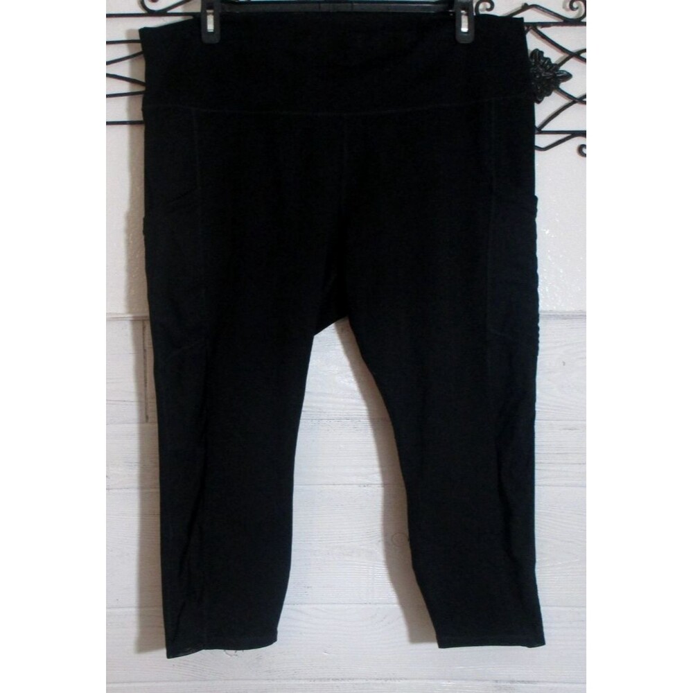 Fabletics Powerhold Women's Capri Pants Size 4X Black Elastic Waist